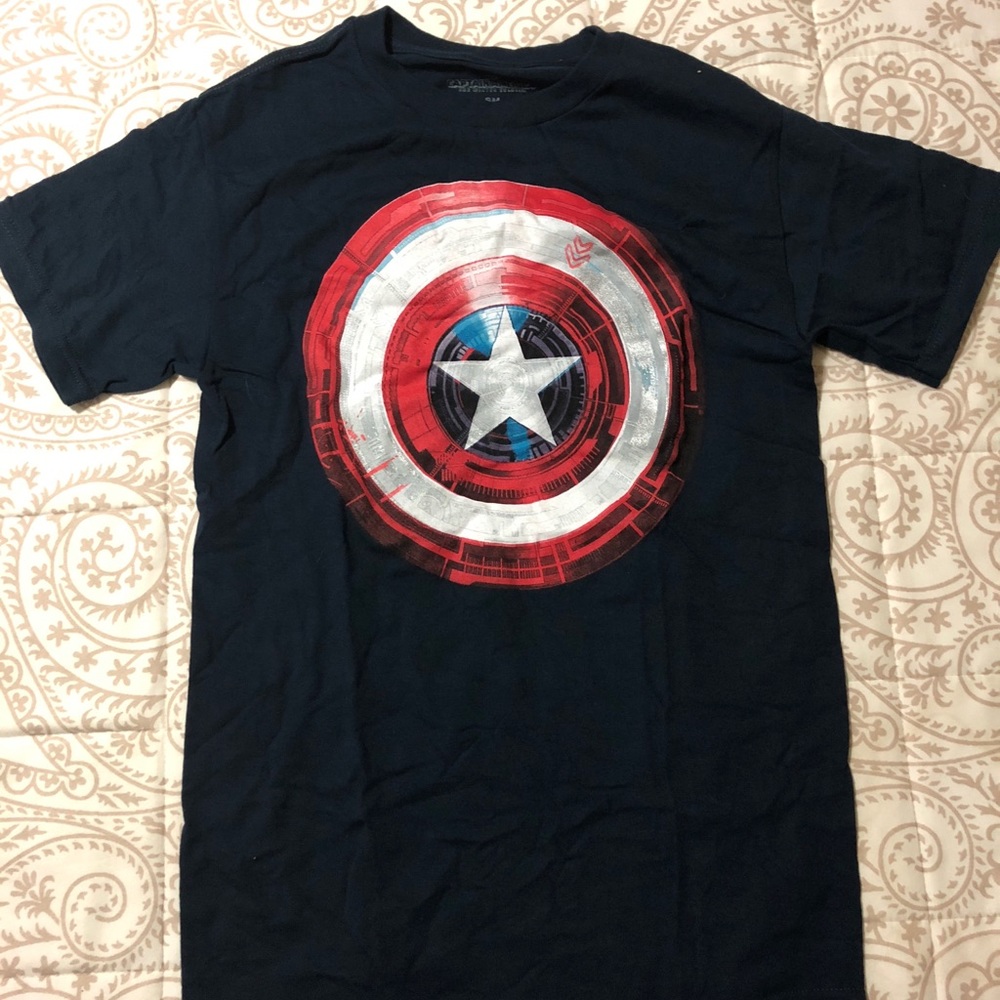 Men’s Small Captain America Shirt